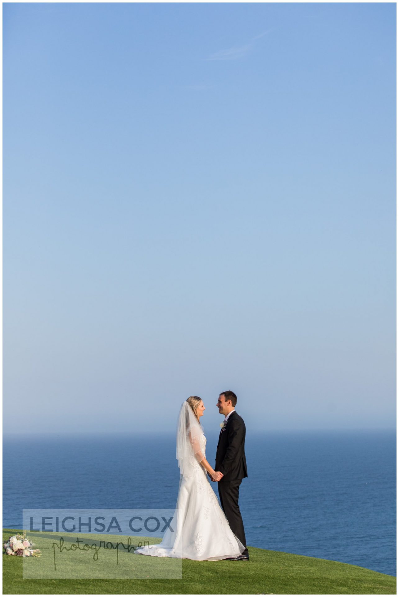 hickson st lookout bride and groom