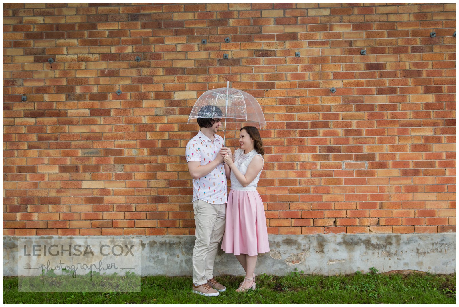 couple at Lorn in rain