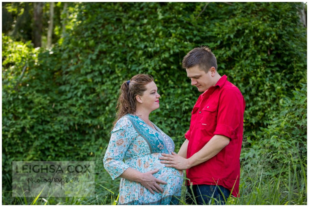 pregnant couple hunter valley